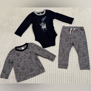Gap Bear and Peace Sign Baby Organic Cotton Lounge Set size 18-24 Months
